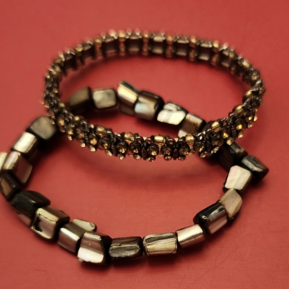 Vintage Glass & Shell 2 pieces Stretch Bracelets